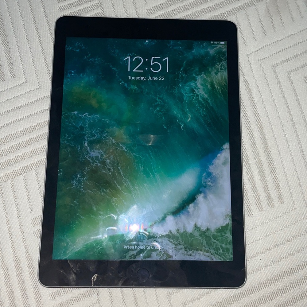 iPad Pro 9.7 inch in space grey